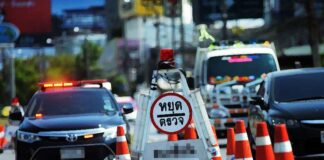 80st Vägkontroller redan nu runt Bangkok för att stoppa Covid-19 spridningen.