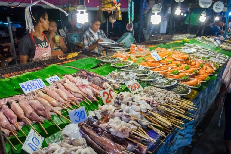 Pattaya tillåter ”Street food” nära Tukcom och Wat Chai att hålla öppet till 01:00