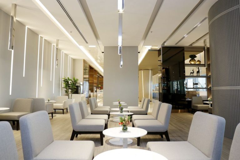 Suvarnabhumi Airport: 3-Tim Miracle Lounge Access