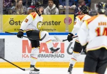 Mardrömskväll i Linköping – 2–9 mot Brynäs Brynässpelare firar mål borta mot Linköping